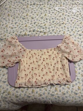 American Eagle Outfitters Cream Floral Smocked Puff-Sleeve Crop Top